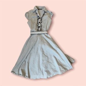 Retro waitress-style dress with fabric belt